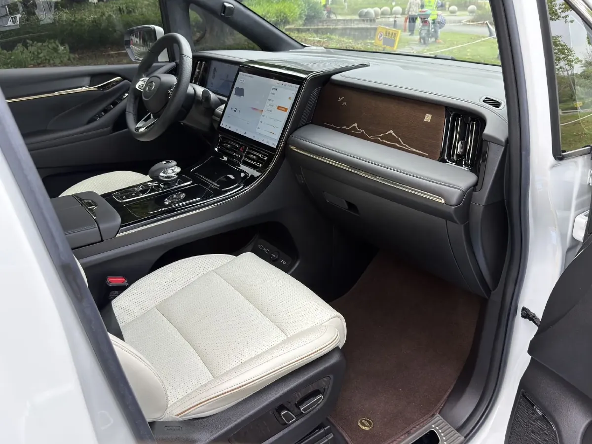 2023 GAC Trumpchi M8 2.0T 190HP L4 E-CVT Hybrid,autocango,china used car exporter,china ev exporter,chinese used car exporter,chinese used ev exporter