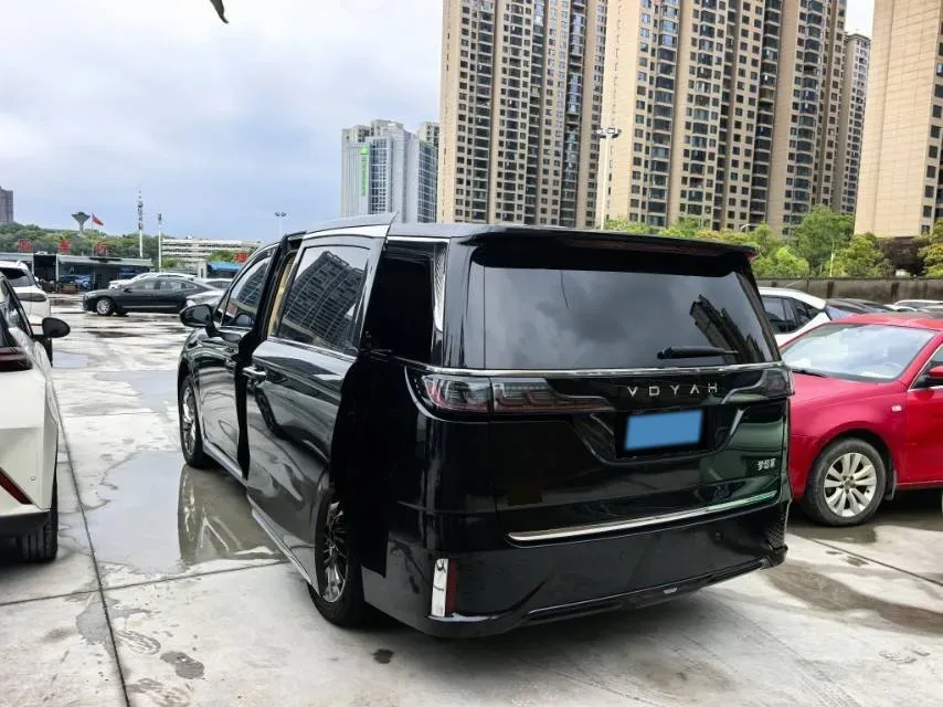 2024 Voyah Dream 1.5T 150HP L4 PHEV 43KWH,autocango,china used car exporter,china ev exporter,chinese used car exporter,chinese used ev exporter
