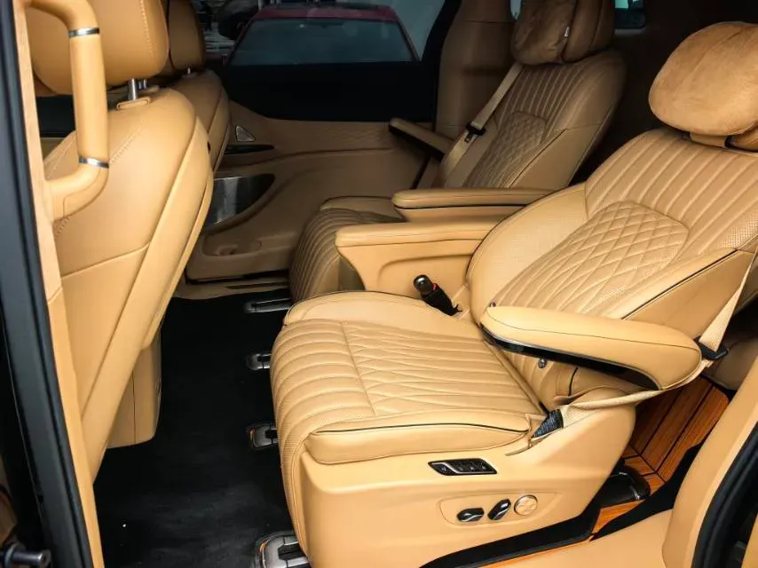 2024 Voyah Dream 1.5T 150HP L4 PHEV 43KWH,autocango,china used car exporter,china ev exporter,chinese used car exporter,chinese used ev exporter