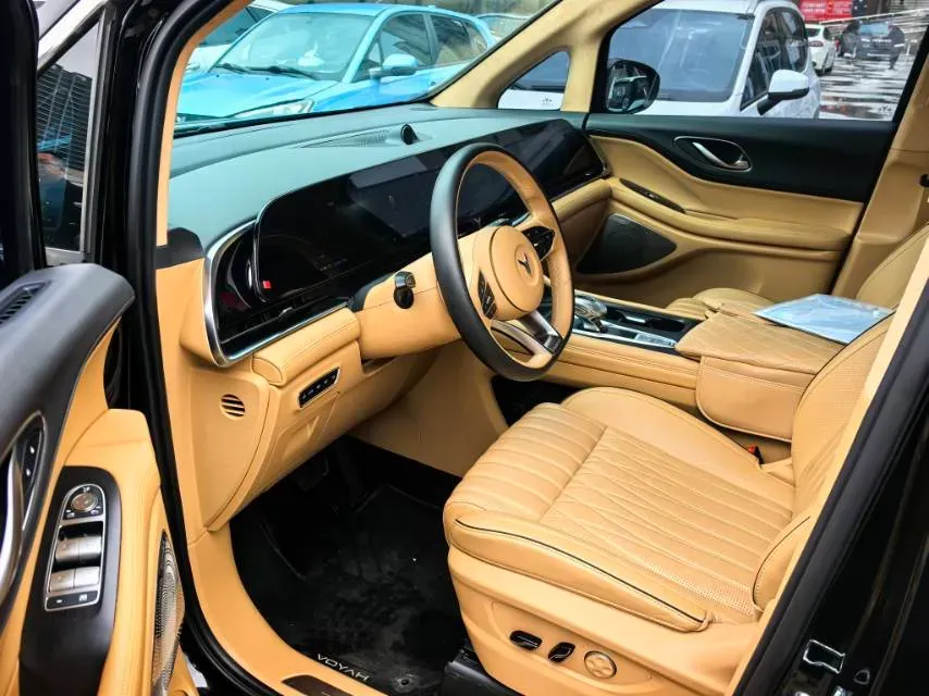 2024 Voyah Dream 1.5T 150HP L4 PHEV 43KWH,autocango,china used car exporter,china ev exporter,chinese used car exporter,chinese used ev exporter