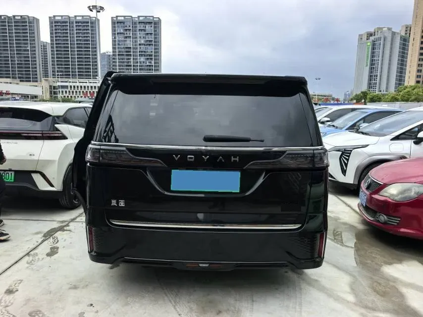 2024 Voyah Dream 1.5T 150HP L4 PHEV 43KWH,autocango,china used car exporter,china ev exporter,chinese used car exporter,chinese used ev exporter