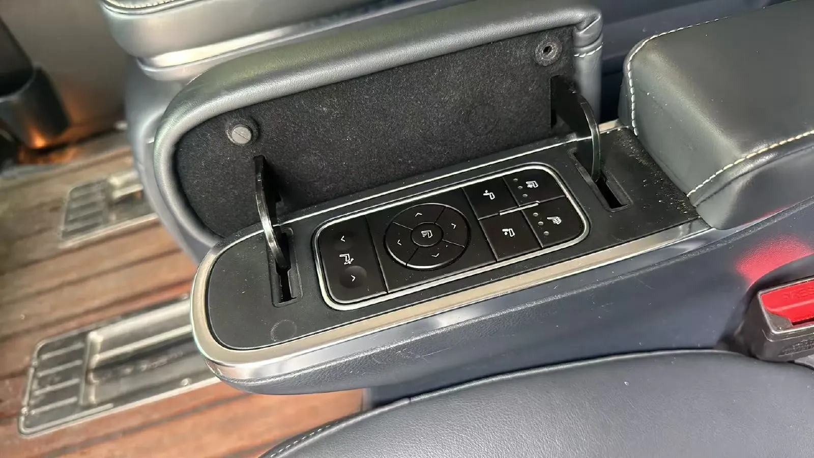 2021 GAC Trumpchi M8 2.0T 252HP L4 8AT,autocango,china used car exporter,china ev exporter,chinese used car exporter,chinese used ev exporter