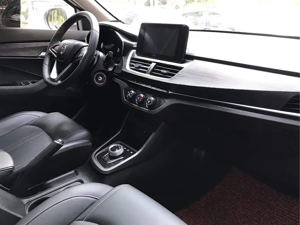 2018 BaoJun 360 1.5L 112HP L4 5AMT,autocango,china used car exporter,china ev exporter,chinese used car exporter,chinese used ev exporter