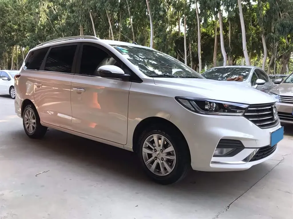 2018 BaoJun 360 1.5L 112HP L4 5AMT,autocango,china used car exporter,china ev exporter,chinese used car exporter,chinese used ev exporter