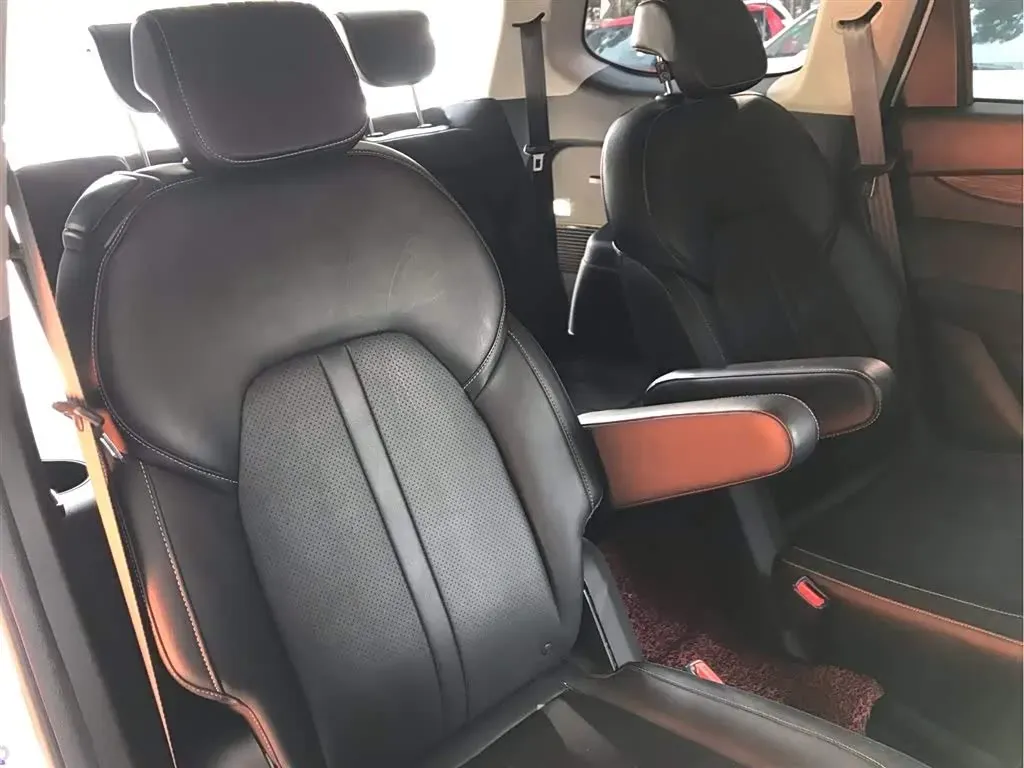 2018 BaoJun 360 1.5L 112HP L4 5AMT,autocango,china used car exporter,china ev exporter,chinese used car exporter,chinese used ev exporter