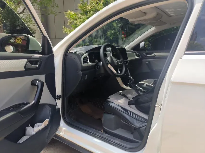 2024 Volkswagen T-Roc 1.4T 150HP L4 7DCT,autocango,china used car exporter,china ev exporter,chinese used car exporter,chinese used ev exporter