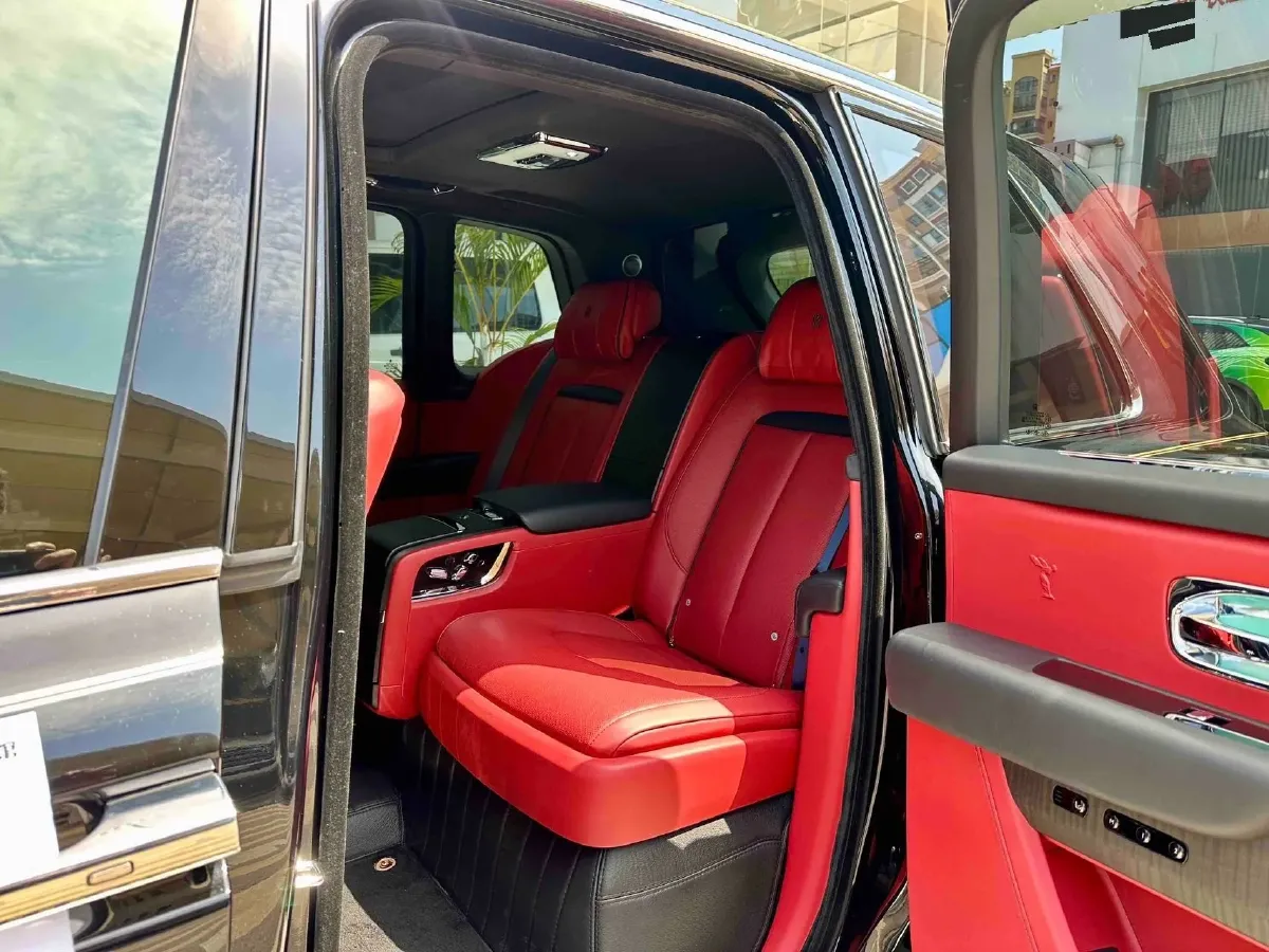 2018 Rolls-Royce Cullinan 6.7T 571HP V12 8AT,autocango,china used car exporter,china ev exporter,chinese used car exporter,chinese used ev exporter