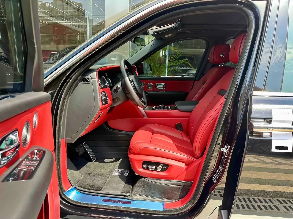 2018 Rolls-Royce Cullinan 6.7T 571HP V12 8AT,autocango,china used car exporter,china ev exporter,chinese used car exporter,chinese used ev exporter