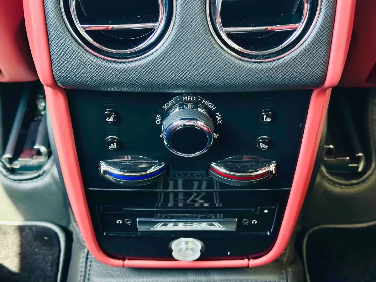 2018 Rolls-Royce Cullinan 6.7T 571HP V12 8AT,autocango,china used car exporter,china ev exporter,chinese used car exporter,chinese used ev exporter