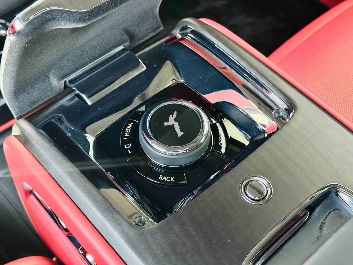 2018 Rolls-Royce Cullinan 6.7T 571HP V12 8AT,autocango,china used car exporter,china ev exporter,chinese used car exporter,chinese used ev exporter