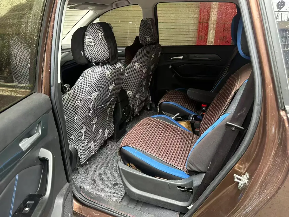 2017 BAIC WeiWang M60 1.5L 116HP L4 5MT,autocango,china used car exporter,china ev exporter,chinese used car exporter,chinese used ev exporter