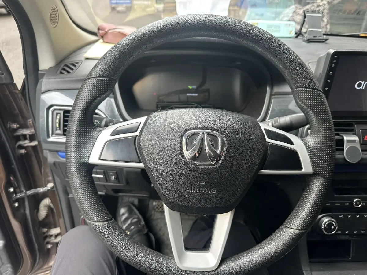 2017 BAIC WeiWang M60 1.5L 116HP L4 5MT,autocango,china used car exporter,china ev exporter,chinese used car exporter,chinese used ev exporter