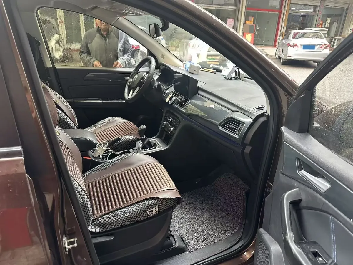 2017 BAIC WeiWang M60 1.5L 116HP L4 5MT,autocango,china used car exporter,china ev exporter,chinese used car exporter,chinese used ev exporter