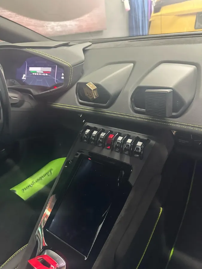 2023 Lamborghini Huracán 5.2L 640HP V10 7DCT,autocango,china used car exporter,china ev exporter,chinese used car exporter,chinese used ev exporter