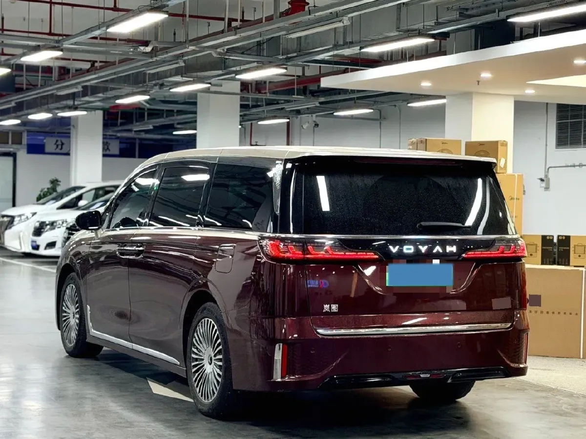 2025 Voyah Dream 1.5T 150HP L4 PHEV 41.7KWH,autocango,china used car exporter,china ev exporter,chinese used car exporter,chinese used ev exporter
