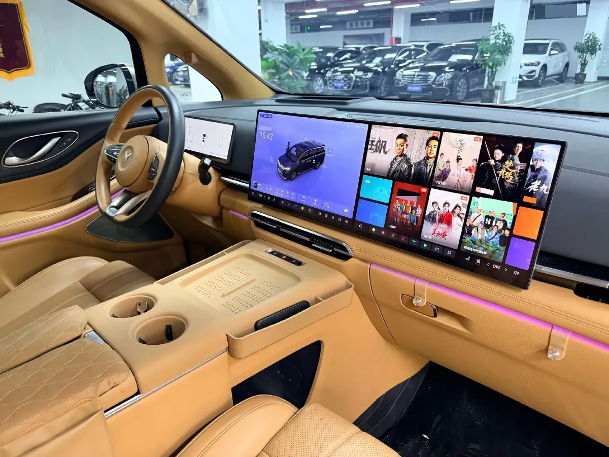 2025 Voyah Dream 1.5T 150HP L4 PHEV 41.7KWH,autocango,china used car exporter,china ev exporter,chinese used car exporter,chinese used ev exporter