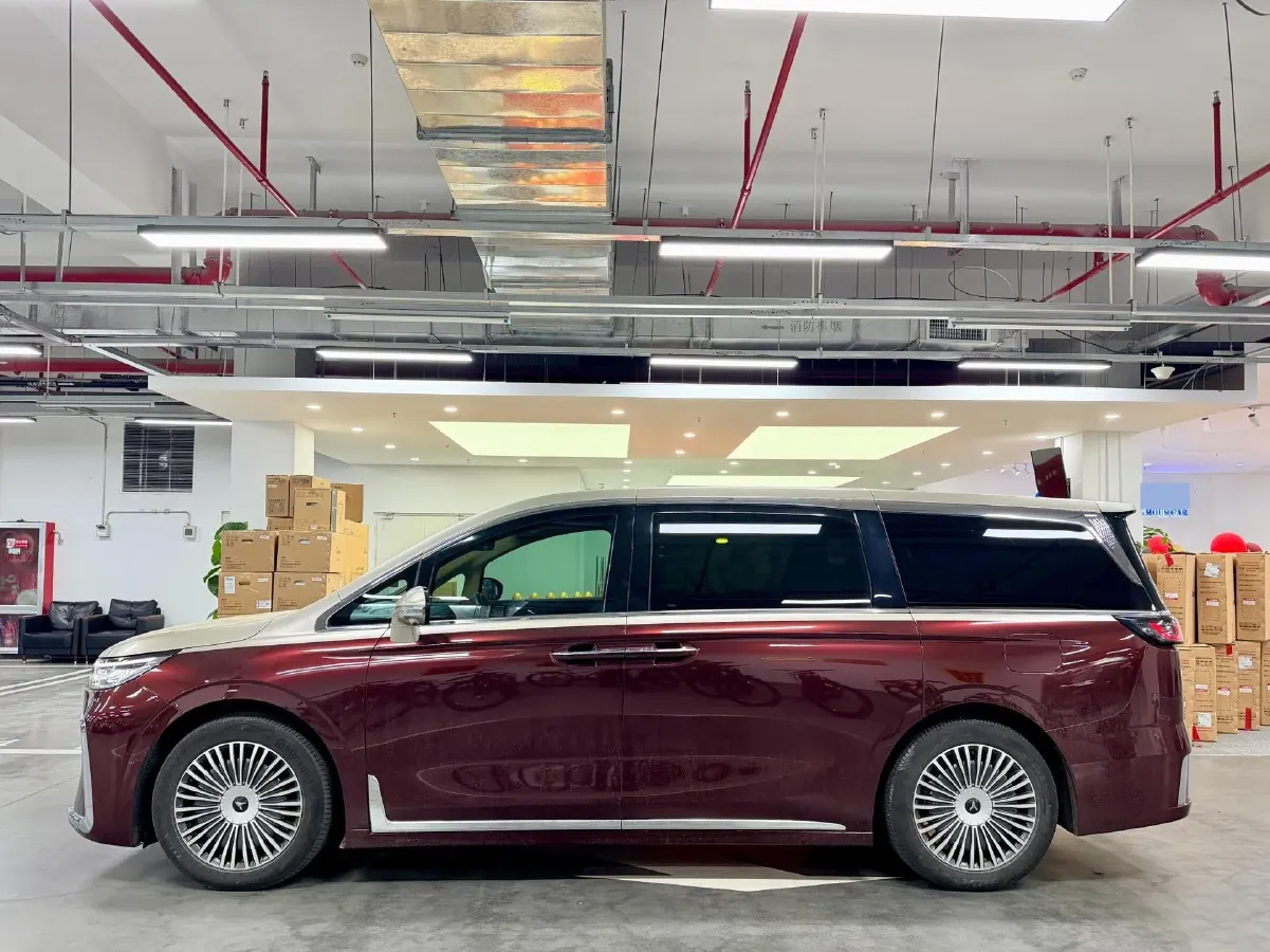 2025 Voyah Dream 1.5T 150HP L4 PHEV 41.7KWH,autocango,china used car exporter,china ev exporter,chinese used car exporter,chinese used ev exporter