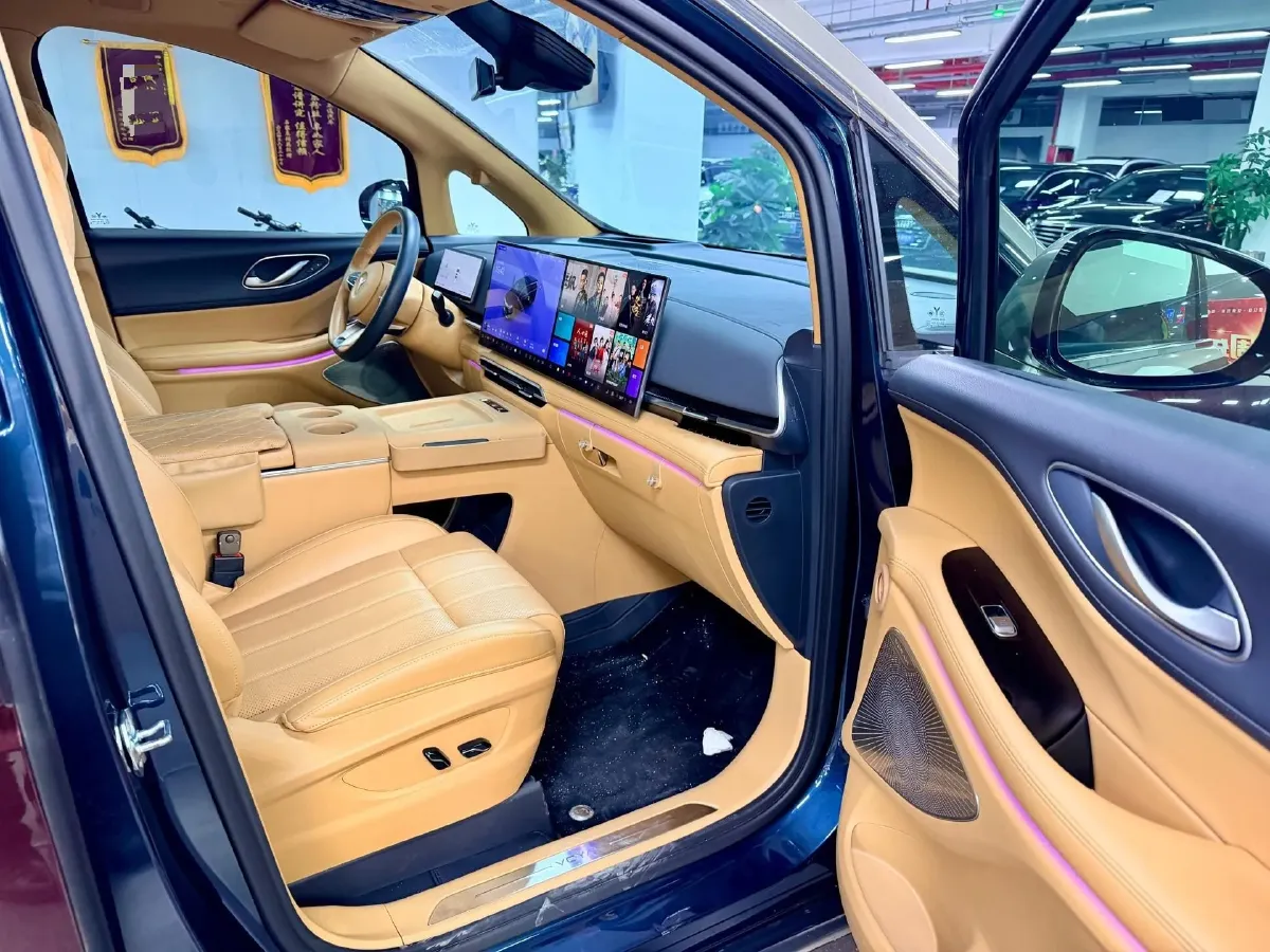 2025 Voyah Dream 1.5T 150HP L4 PHEV 41.7KWH,autocango,china used car exporter,china ev exporter,chinese used car exporter,chinese used ev exporter