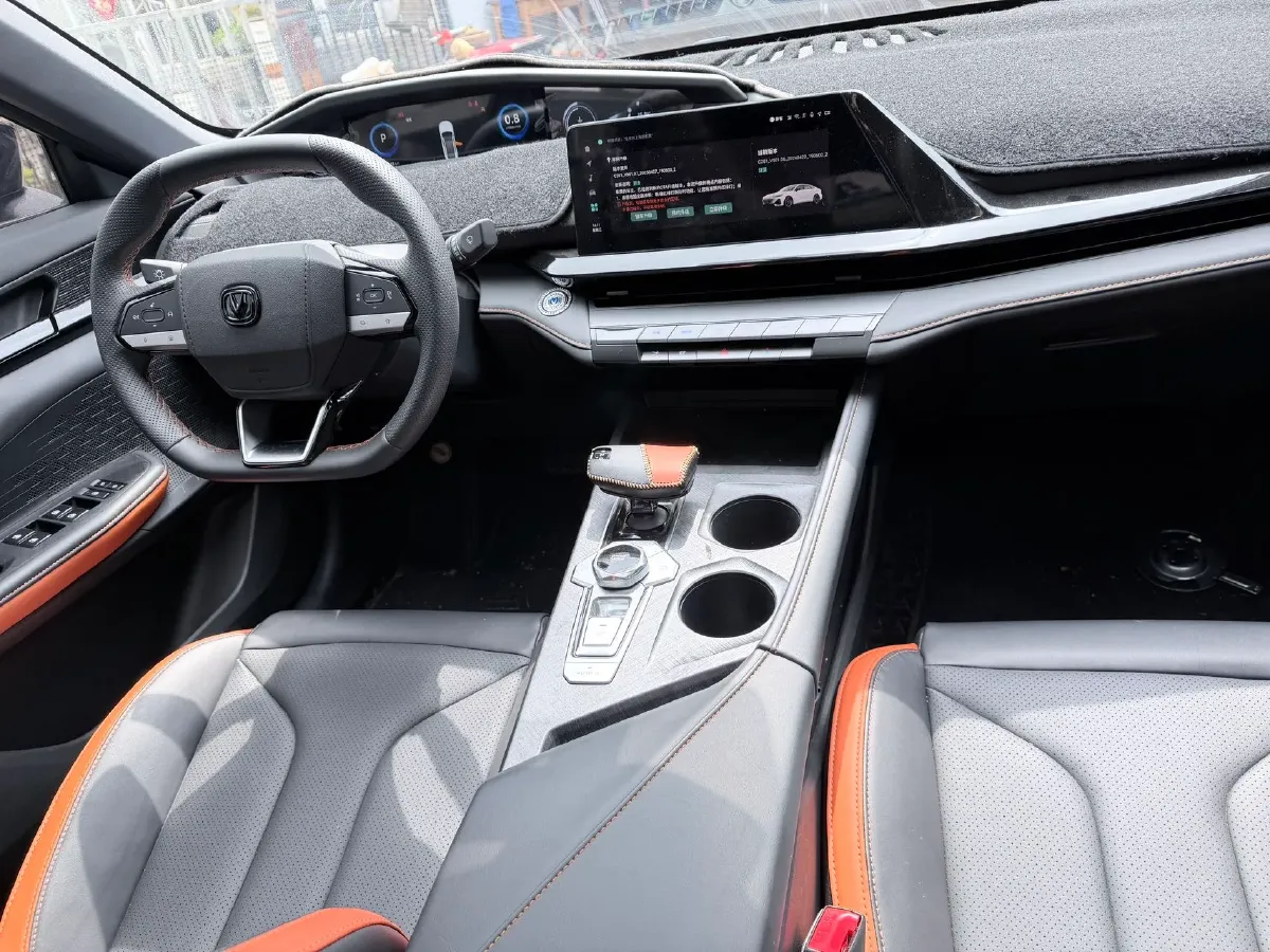 2023 ChangAn UNI-V 1.5T 188HP L4 7DCT,autocango,china used car exporter,china ev exporter,chinese used car exporter,chinese used ev exporter