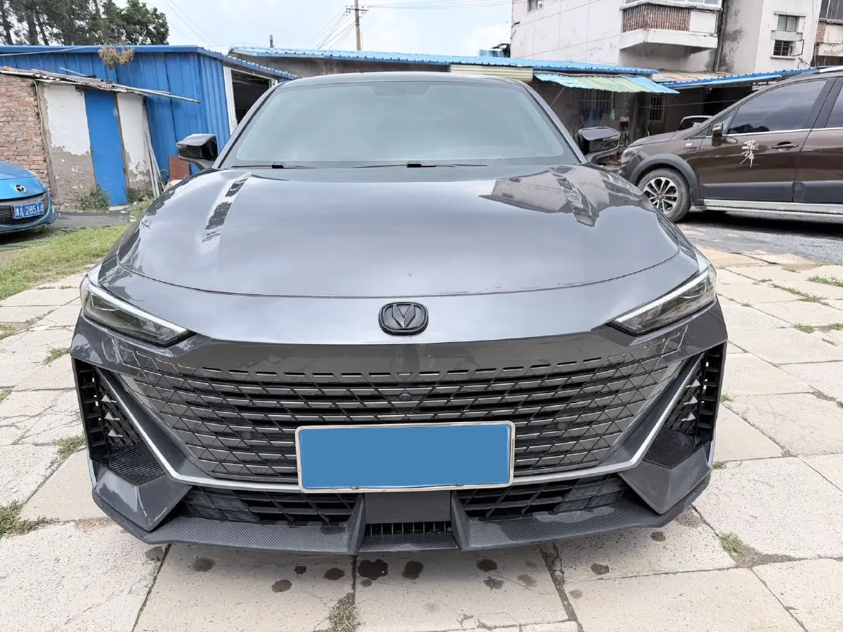 2023 ChangAn UNI-V 1.5T 188HP L4 7DCT,autocango,china used car exporter,china ev exporter,chinese used car exporter,chinese used ev exporter