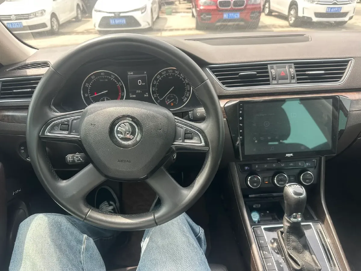 2016 Skoda Superb 2.0T 220HP L4 7DCT,autocango,china used car exporter,china ev exporter,chinese used car exporter,chinese used ev exporter