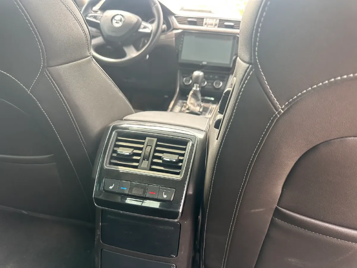 2016 Skoda Superb 2.0T 220HP L4 7DCT,autocango,china used car exporter,china ev exporter,chinese used car exporter,chinese used ev exporter