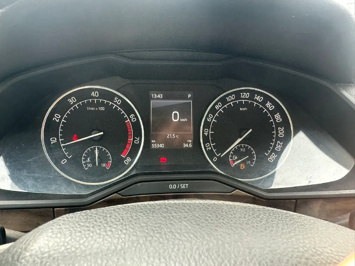 2016 Skoda Superb 2.0T 220HP L4 7DCT,autocango,china used car exporter,china ev exporter,chinese used car exporter,chinese used ev exporter