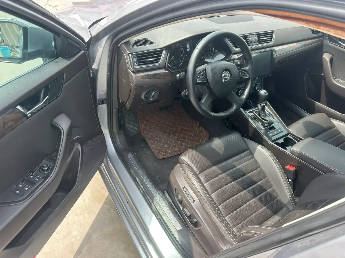 2016 Skoda Superb 2.0T 220HP L4 7DCT,autocango,china used car exporter,china ev exporter,chinese used car exporter,chinese used ev exporter