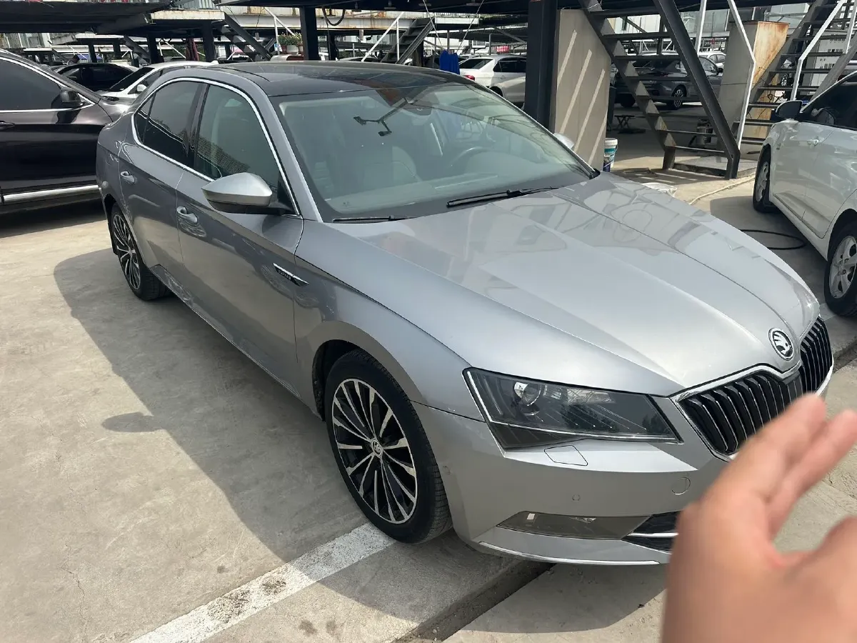 2016 Skoda Superb 2.0T 220HP L4 7DCT,autocango,china used car exporter,china ev exporter,chinese used car exporter,chinese used ev exporter