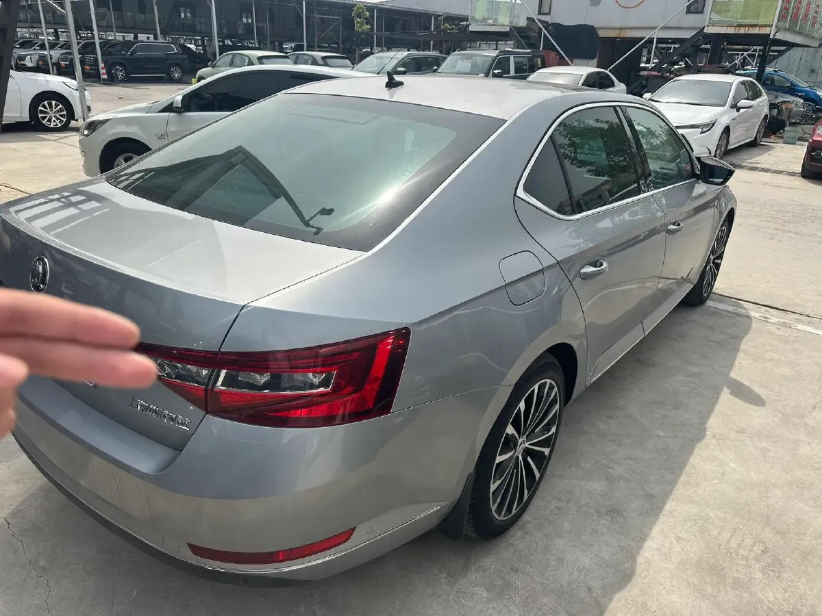 2016 Skoda Superb 2.0T 220HP L4 7DCT,autocango,china used car exporter,china ev exporter,chinese used car exporter,chinese used ev exporter