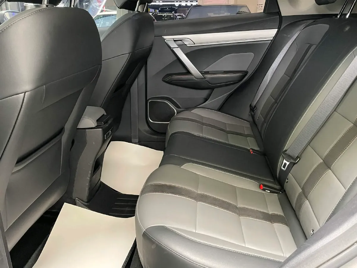 2023 Geely Coolray 1.5T 181HP L4 7DCT,autocango,china used car exporter,china ev exporter,chinese used car exporter,chinese used ev exporter