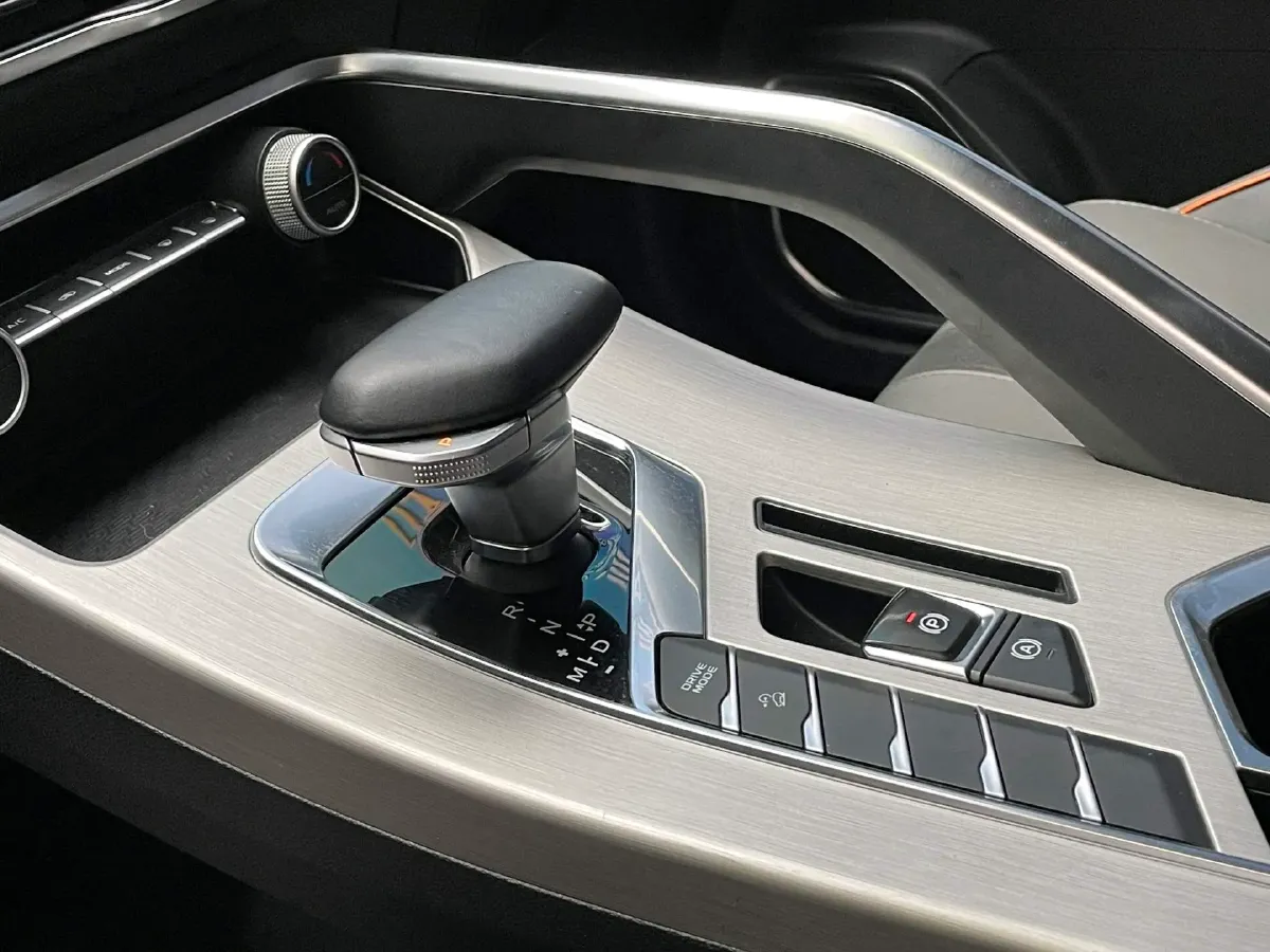 2023 Geely Coolray 1.5T 181HP L4 7DCT,autocango,china used car exporter,china ev exporter,chinese used car exporter,chinese used ev exporter