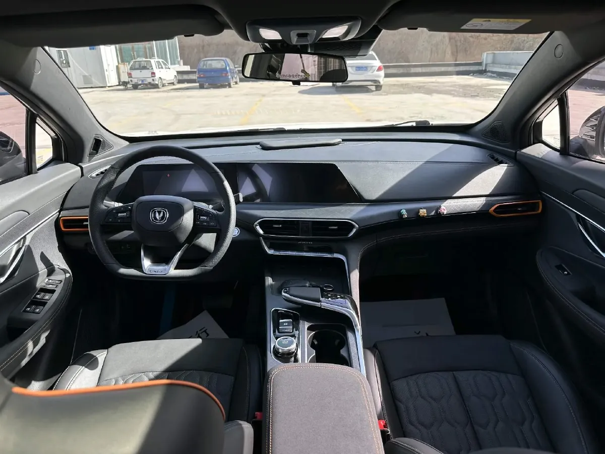 2022 ChangAn UNI-T 1.5T 188HP L4 7DCT,autocango,china used car exporter,china ev exporter,chinese used car exporter,chinese used ev exporter