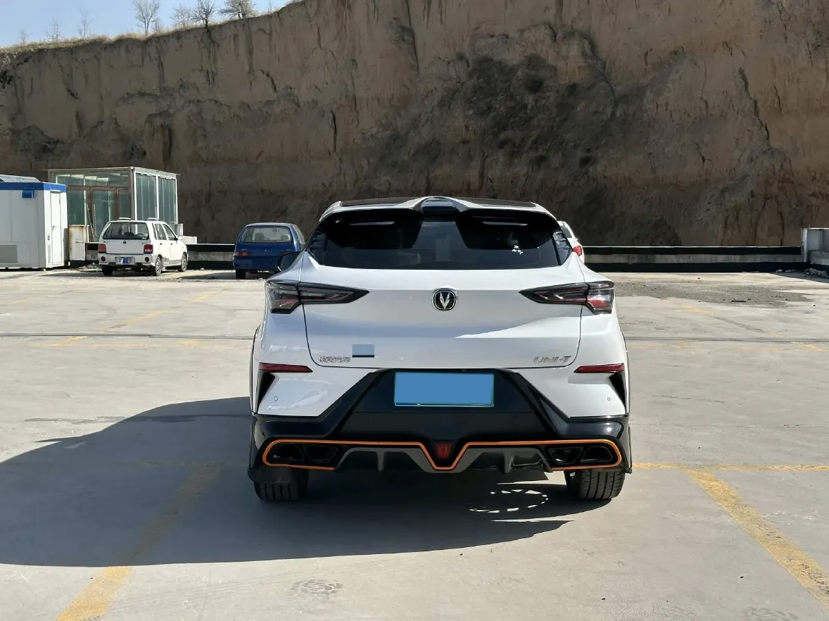 2022 ChangAn UNI-T 1.5T 188HP L4 7DCT,autocango,china used car exporter,china ev exporter,chinese used car exporter,chinese used ev exporter