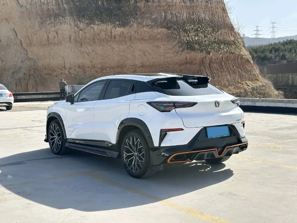 2022 ChangAn UNI-T 1.5T 188HP L4 7DCT,autocango,china used car exporter,china ev exporter,chinese used car exporter,chinese used ev exporter