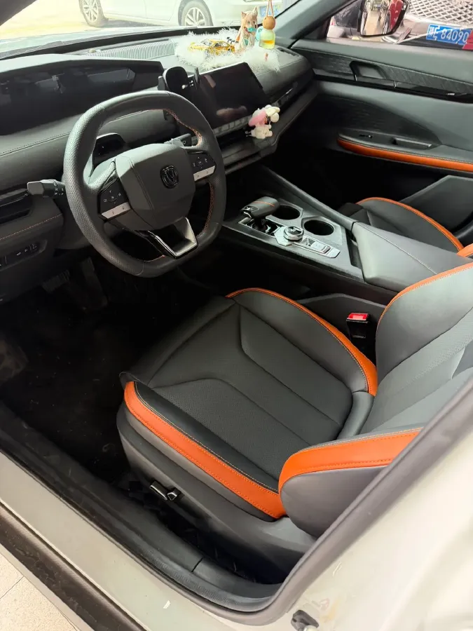 2023 ChangAn UNI-V 1.5T 188HP L4 7DCT,autocango,china used car exporter,china ev exporter,chinese used car exporter,chinese used ev exporter