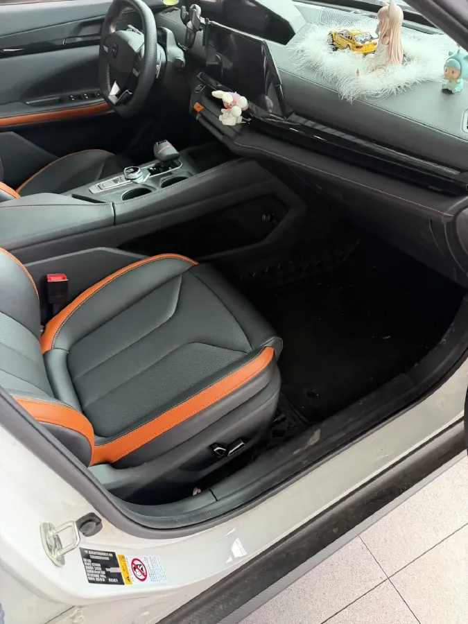 2023 ChangAn UNI-V 1.5T 188HP L4 7DCT,autocango,china used car exporter,china ev exporter,chinese used car exporter,chinese used ev exporter