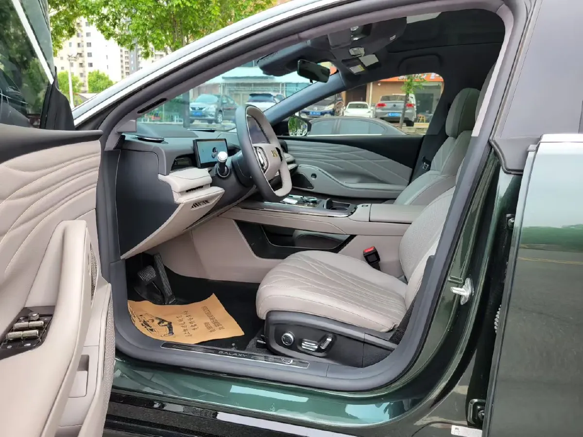 2025 Geely Galaxy Starshine 8 1.5T 163HP L4 3DHT PHEV 27.69KWH,autocango,china used car exporter,china ev exporter,chinese used car exporter,chinese used ev exporter