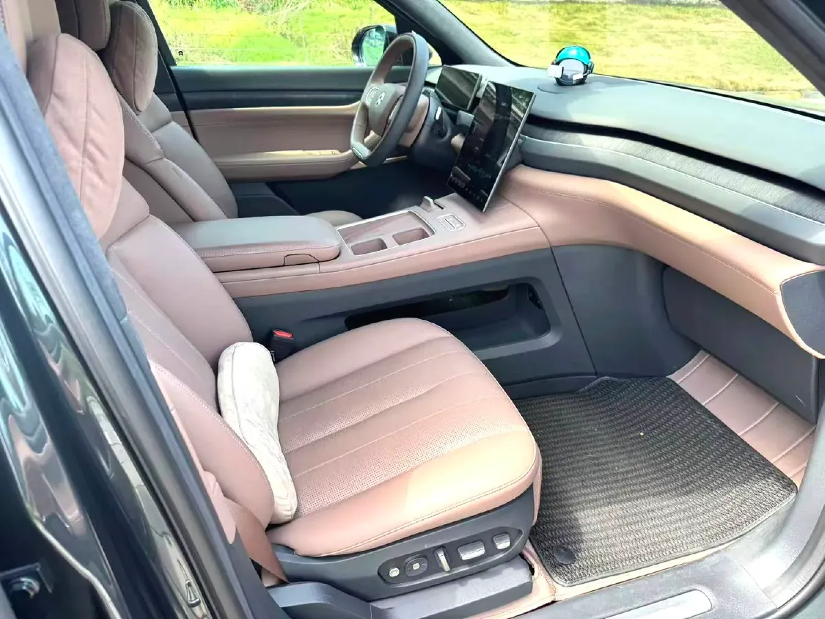 2024 Porsche Macan All-Electric BEV 100KWH,autocango,china used car exporter,china ev exporter,chinese used car exporter,chinese used ev exporter