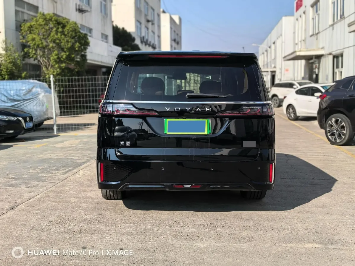 2025 Voyah Dream BEV 108.7KWH,autocango,china used car exporter,china ev exporter,chinese used car exporter,chinese used ev exporter