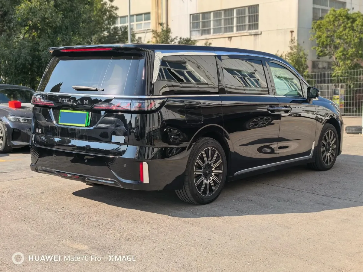 2025 Voyah Dream BEV 108.7KWH,autocango,china used car exporter,china ev exporter,chinese used car exporter,chinese used ev exporter