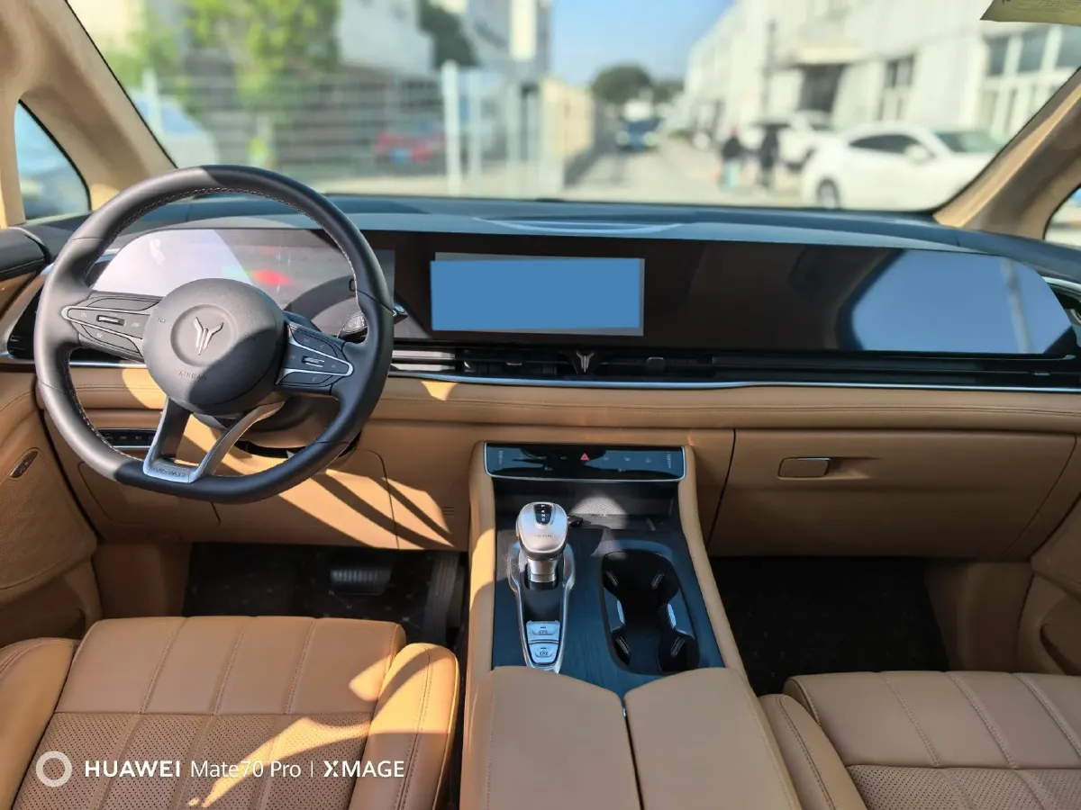 2025 Voyah Dream BEV 108.7KWH,autocango,china used car exporter,china ev exporter,chinese used car exporter,chinese used ev exporter