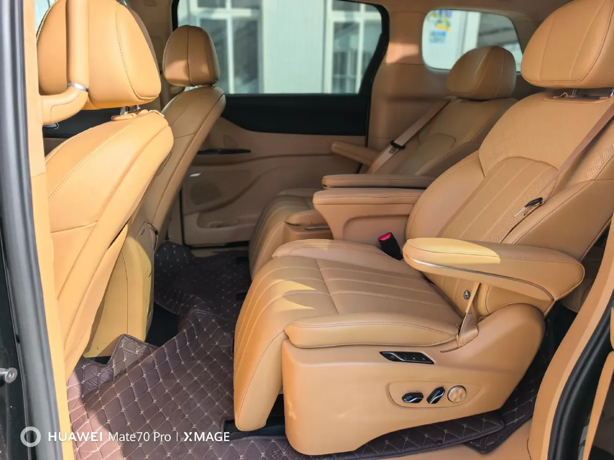 2025 Voyah Dream BEV 108.7KWH,autocango,china used car exporter,china ev exporter,chinese used car exporter,chinese used ev exporter