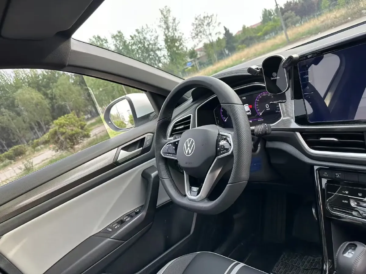 2023 Volkswagen T-Roc 1.5T 160HP L4 7DCT,autocango,china used car exporter,china ev exporter,chinese used car exporter,chinese used ev exporter