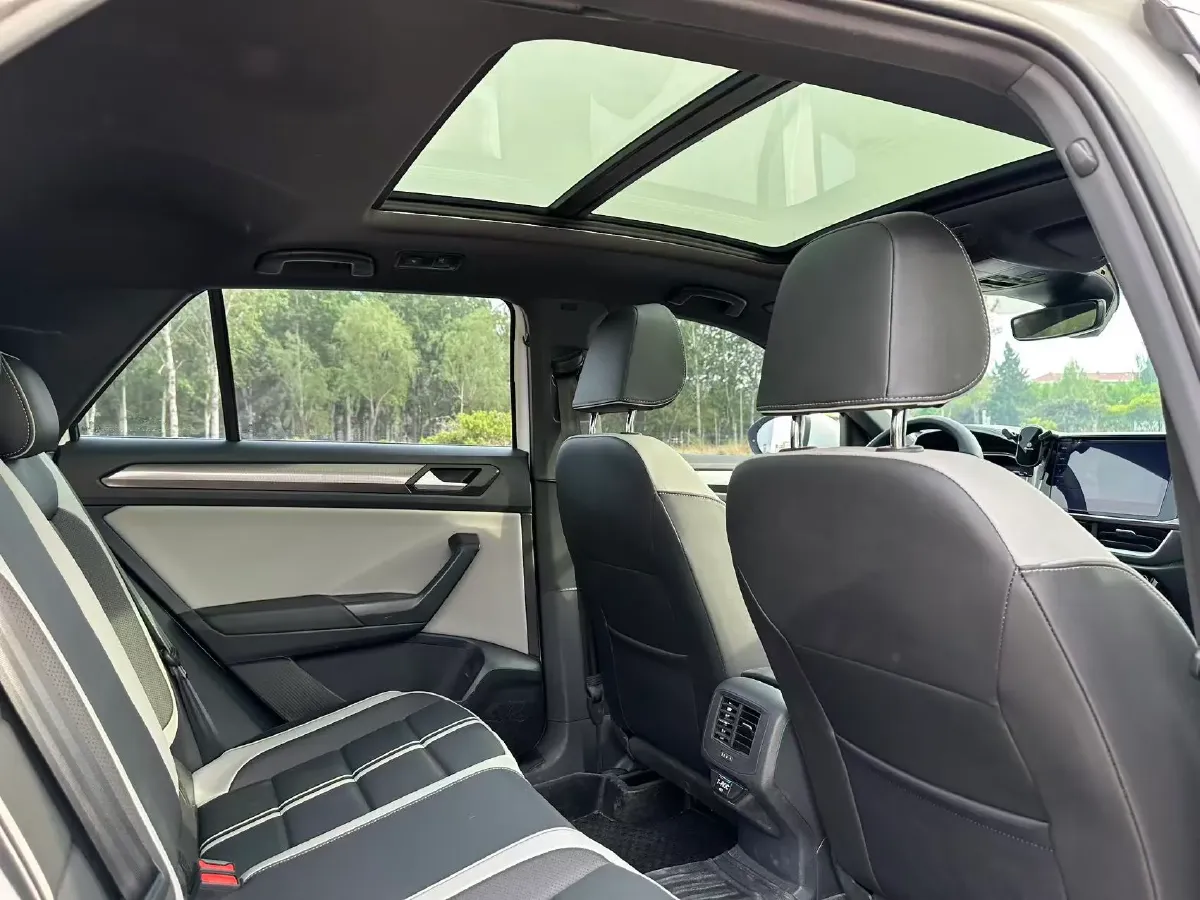 2023 Volkswagen T-Roc 1.5T 160HP L4 7DCT,autocango,china used car exporter,china ev exporter,chinese used car exporter,chinese used ev exporter