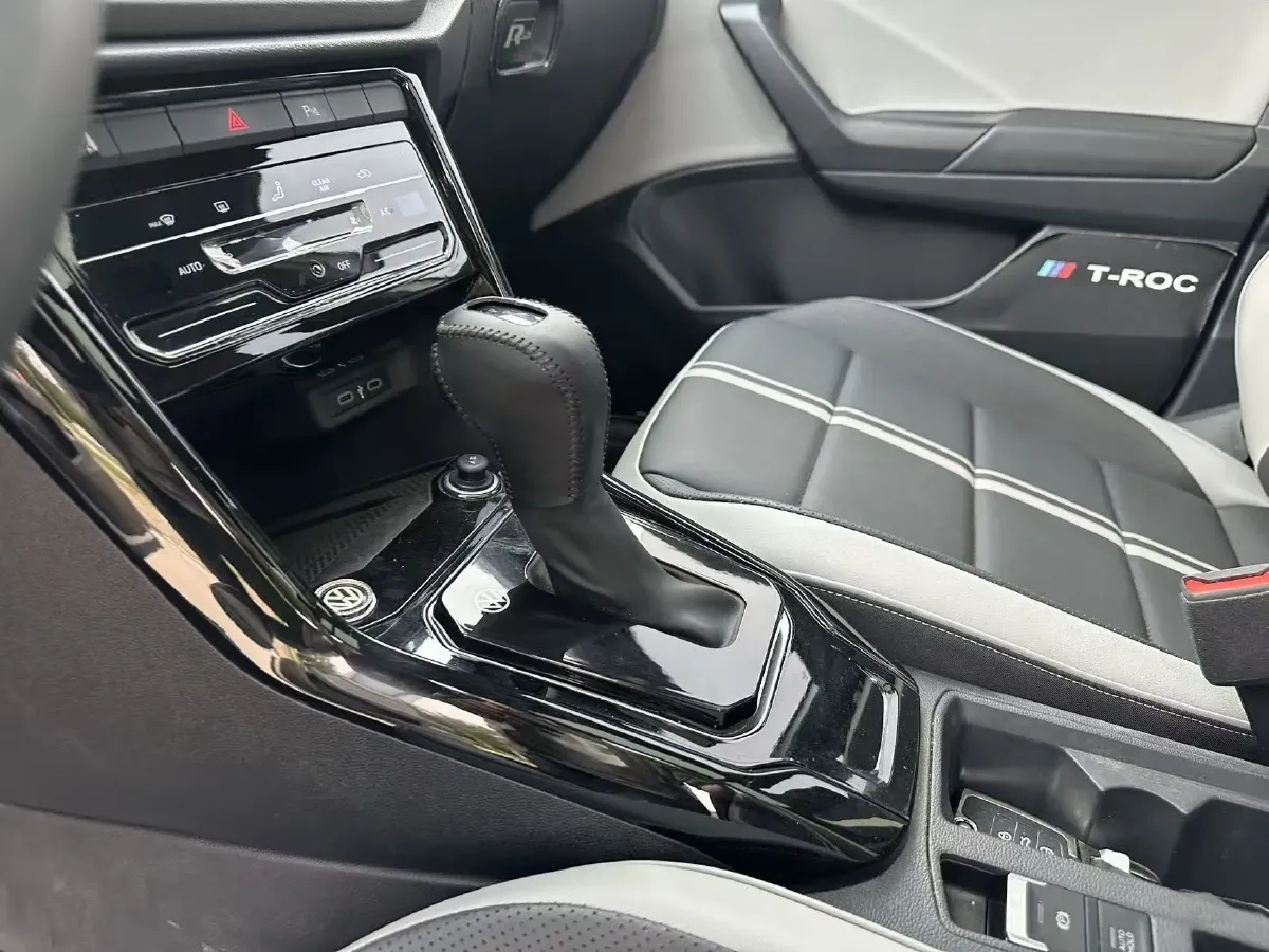 2023 Volkswagen T-Roc 1.5T 160HP L4 7DCT,autocango,china used car exporter,china ev exporter,chinese used car exporter,chinese used ev exporter