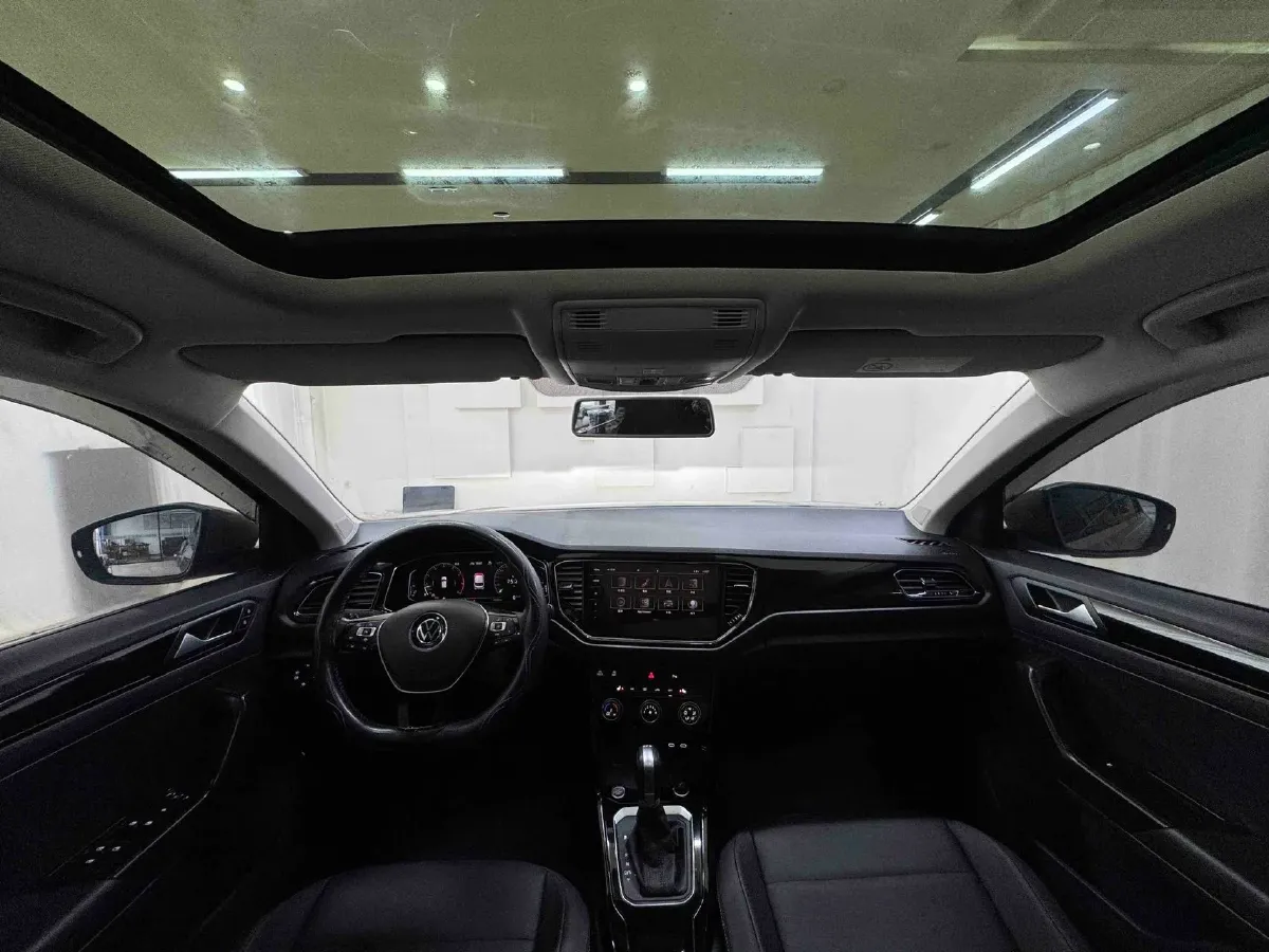 2022 Volkswagen T-Roc 1.4T 150HP L4 7DCT,autocango,china used car exporter,china ev exporter,chinese used car exporter,chinese used ev exporter