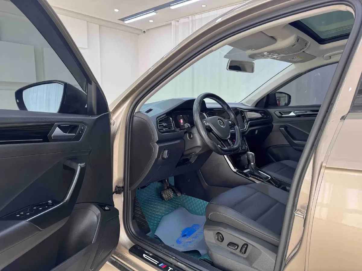 2022 Volkswagen T-Roc 1.4T 150HP L4 7DCT,autocango,china used car exporter,china ev exporter,chinese used car exporter,chinese used ev exporter