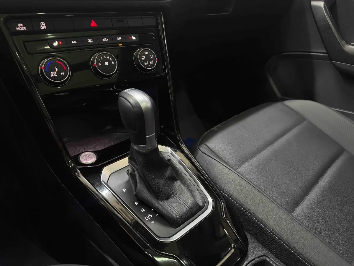 2022 Volkswagen T-Roc 1.4T 150HP L4 7DCT,autocango,china used car exporter,china ev exporter,chinese used car exporter,chinese used ev exporter