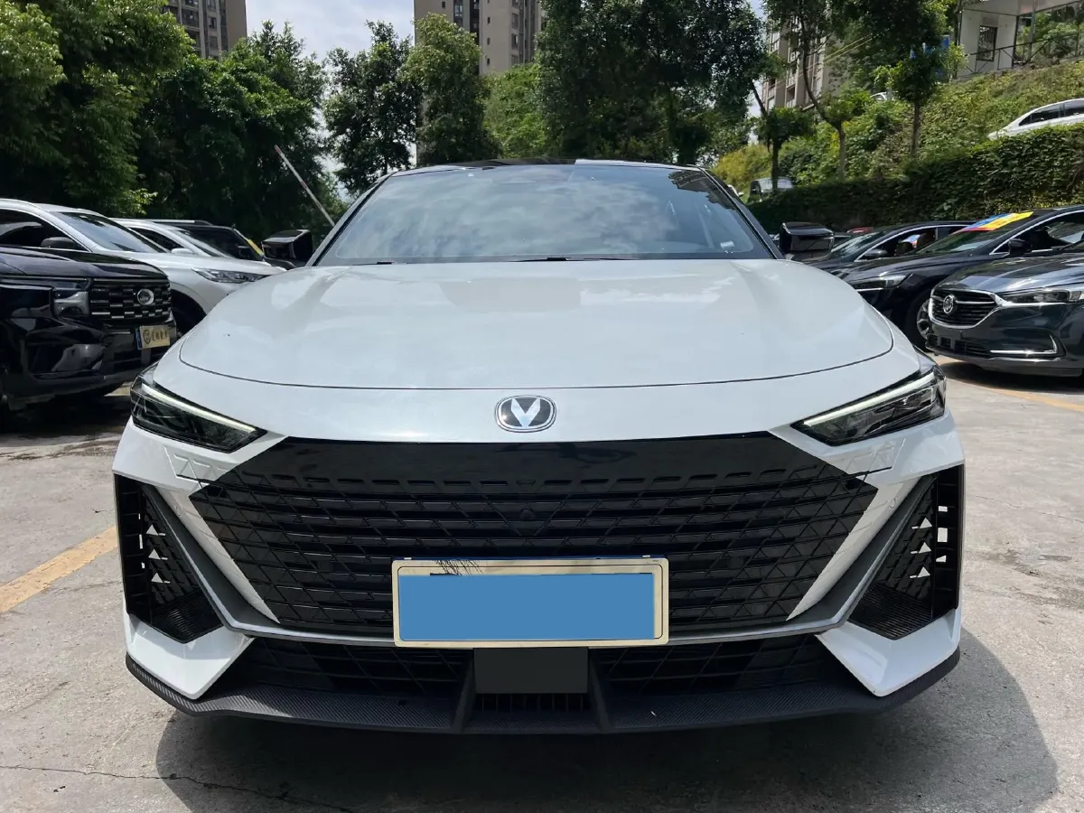 2024 ChangAn UNI-V 1.5T 188HP L4 7DCT,autocango,china used car exporter,china ev exporter,chinese used car exporter,chinese used ev exporter